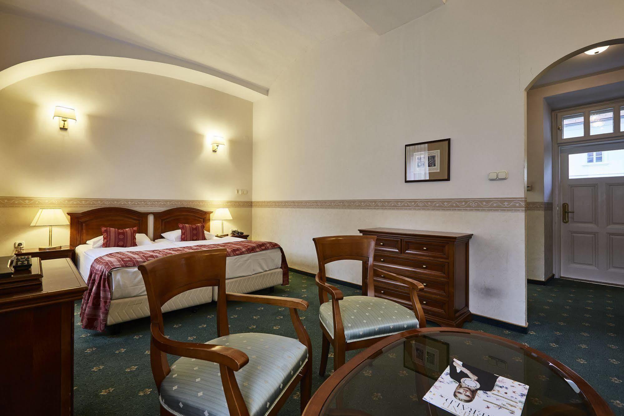 Szidonia Castle Hotel Rojtokmuzsaj Exterior photo